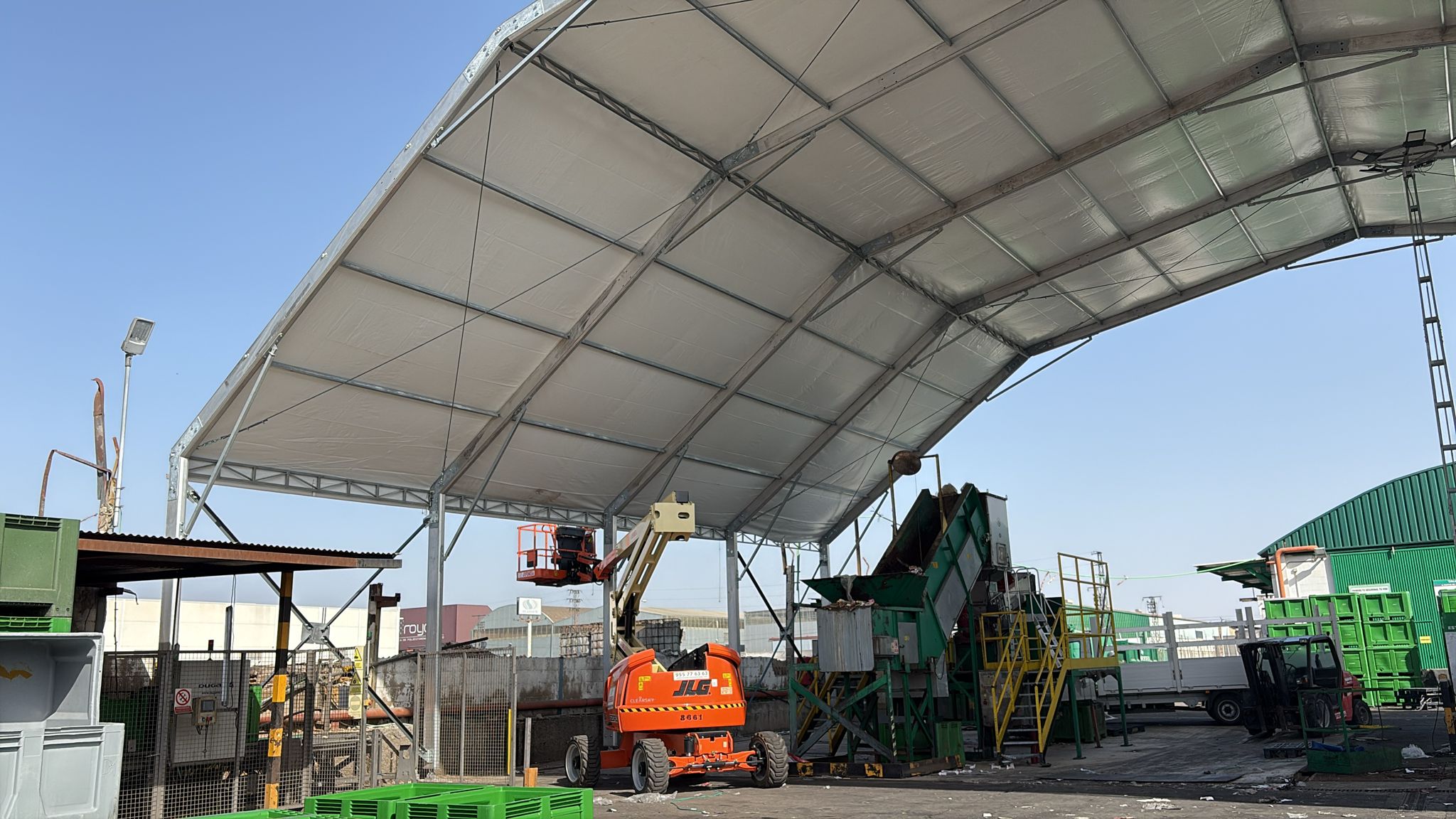 Carpa para planta reciclaje zona acopio materiales GWD