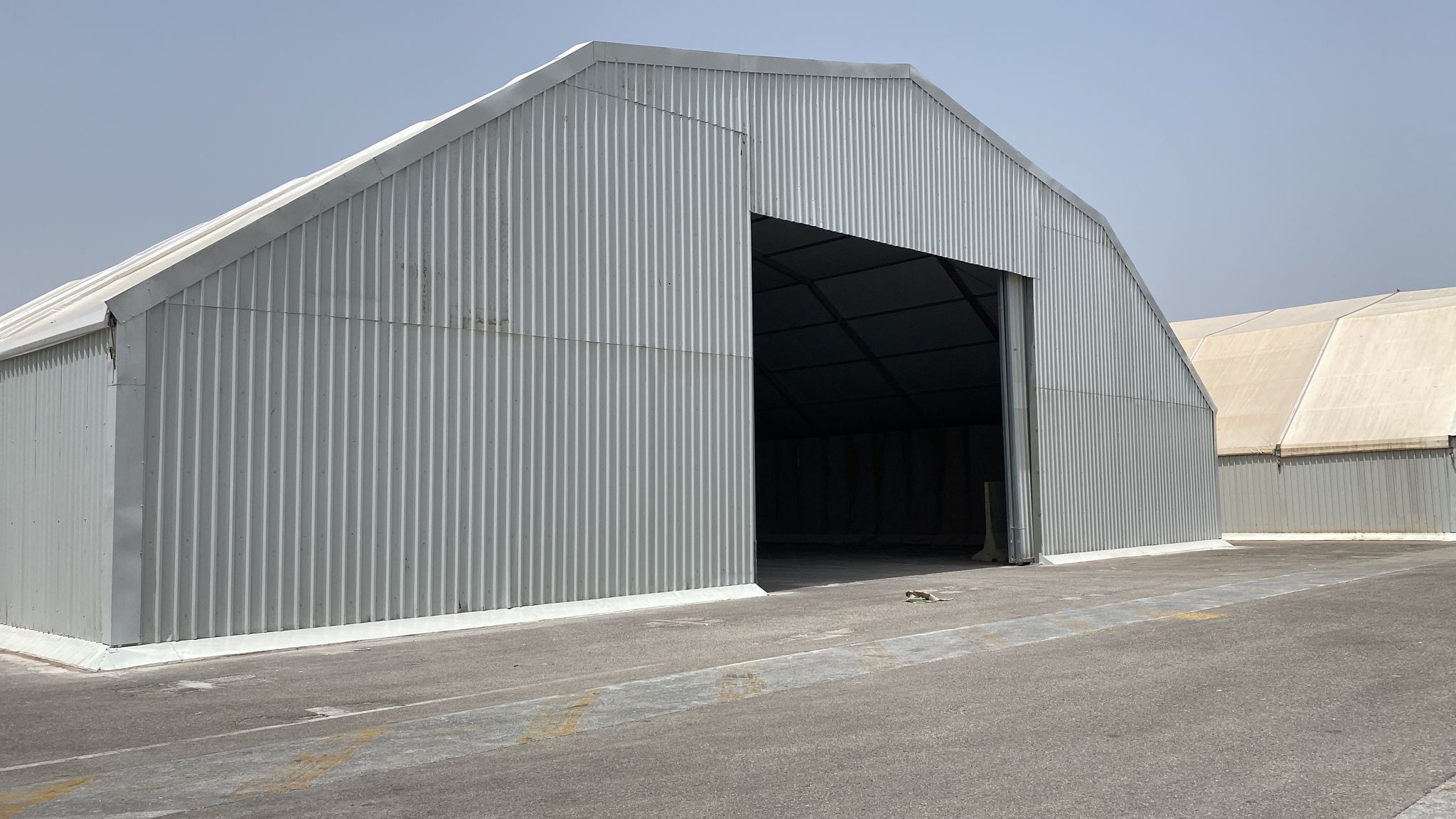 Interior carpa industrial almacenamiento GWD
